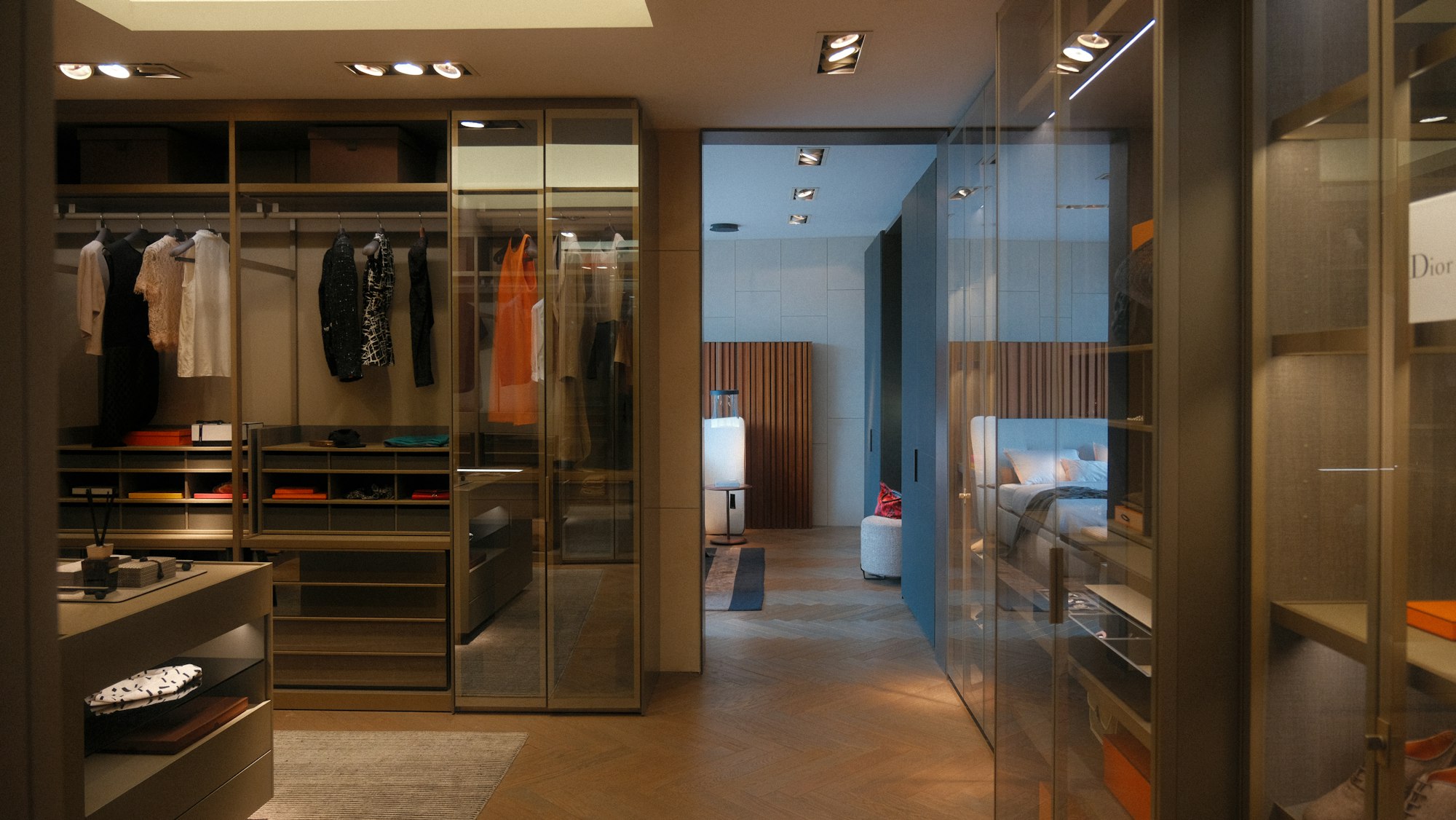 Vestidor de lujo con vitrinas y estantes iluminados